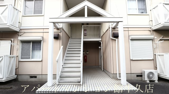 ハイツ・若草のエントランス
