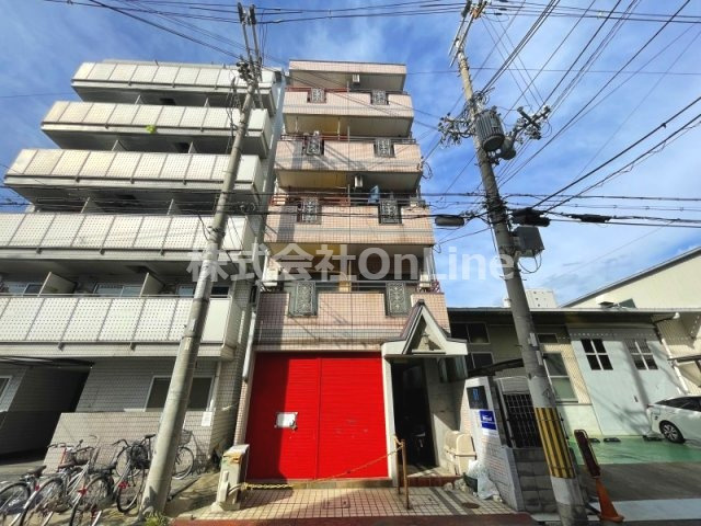 JP小阪（旧プレアール小阪）の外観