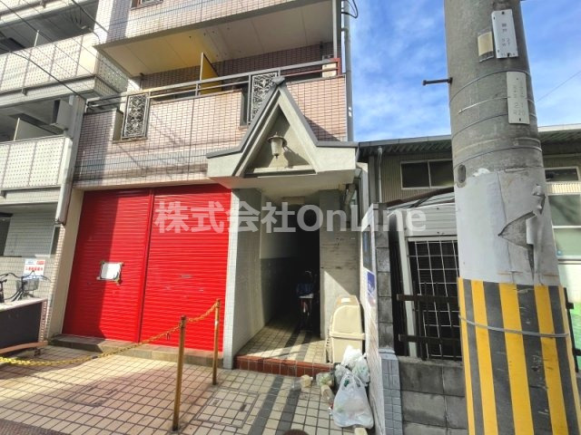 JP小阪（旧プレアール小阪）のエントランス