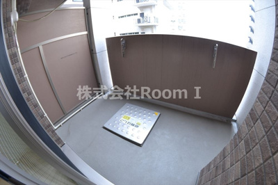 【バルコニー】 | クリスタルブライト谷町 | 外からの目が気にならないバルコニーで洗濯物が干せます