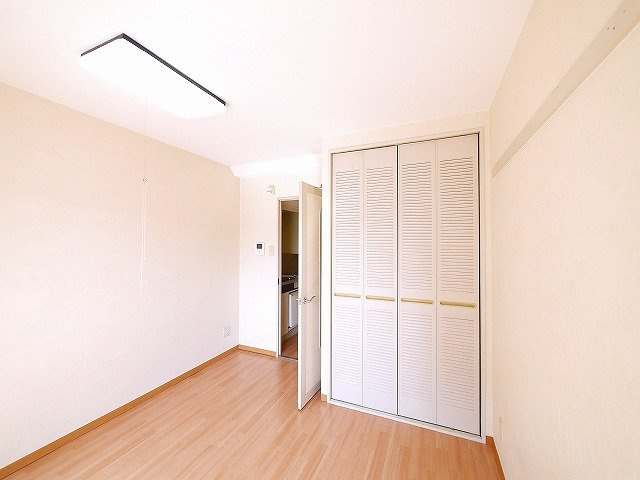 シティパレス21西大寺Part1の洋室|個人の部屋や寝室として使える洋室です