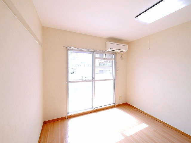 シティパレス21西大寺Part1の洋室|きれいな洋室です