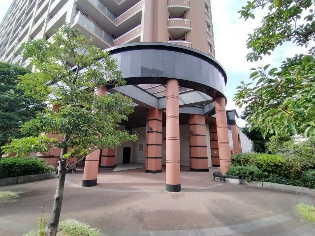 ライオンズガーデン城東のエントランス|マンションのエントランスです。