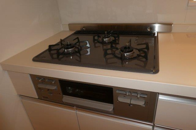 【キッチン】 | ヴェルデ溝口 | ３口ガスコンロ付き