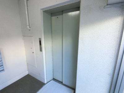 【その他共用部分】 | ウェルシャン菊名 | お買い物時やベビーカーの出し入れに便利なエレベーター付です。