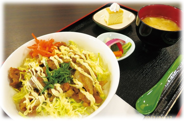 食堂で飲食可能（別費用）