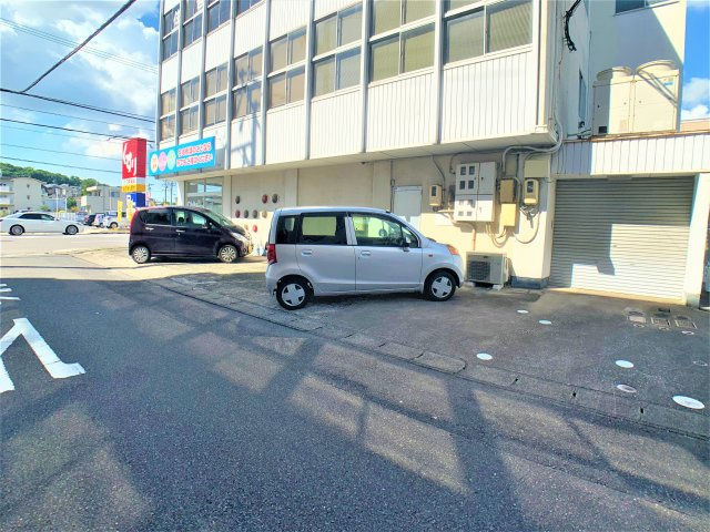 住吉ビル2階貸事務所の駐車場