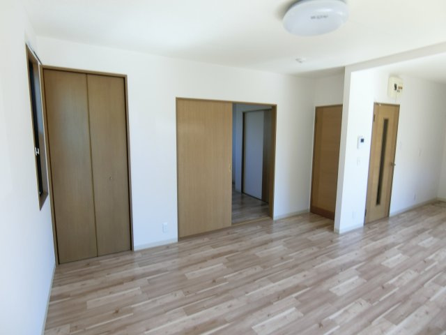 サンヴェルデCの居間・リビング|使いやすいリビングです