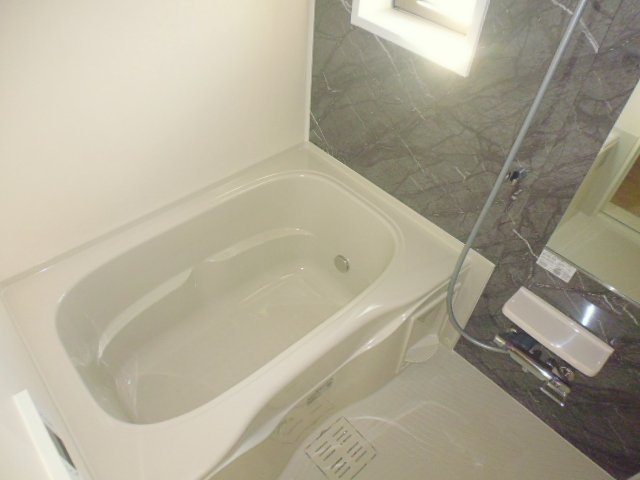 SUN16ヒロⅡの浴室|追い焚きバス