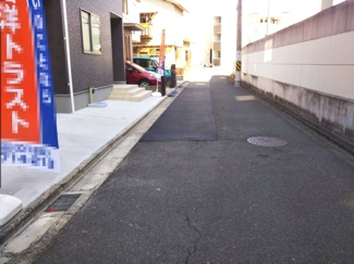 【前面道路含む現地写真】