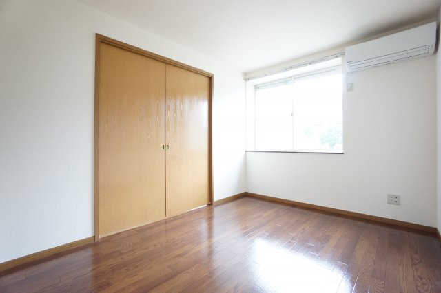 【洋室】 | パインツリーＣ | ※同物件、同タイプ、間取り反転のお部屋です