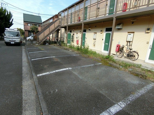 メゾンフジの駐車場