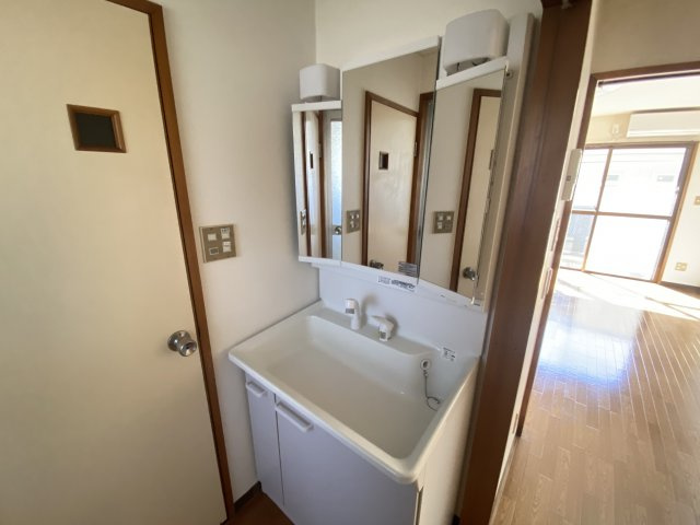 独立洗面台で身支度の時間を短縮★