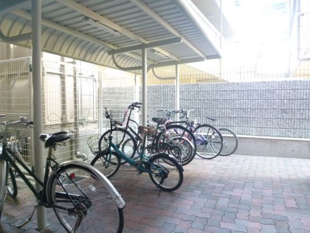 パレーシャル難波の駐車場
