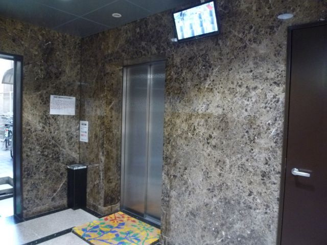 パレーシャル難波のエントランス