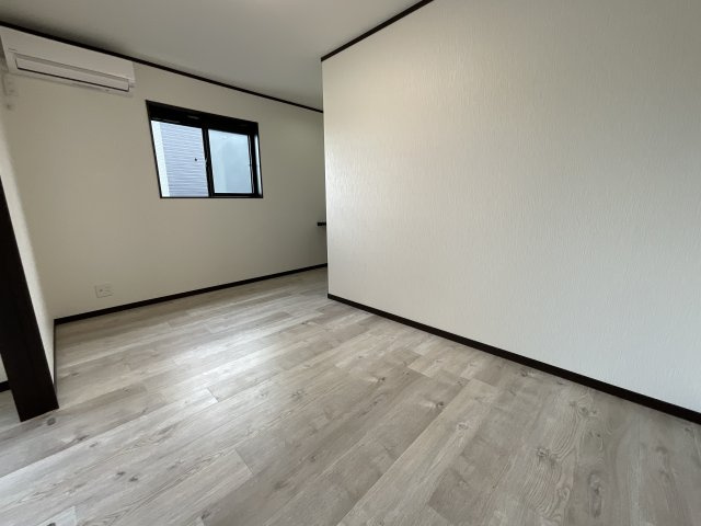 【洋室】 | LIVELY | ゆったりした洋室です