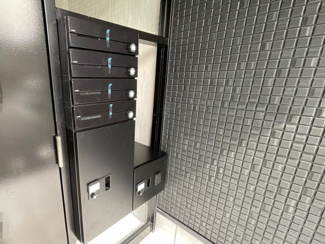 【その他共用部分】 | 集合ポストには宅配ボックスも付いています