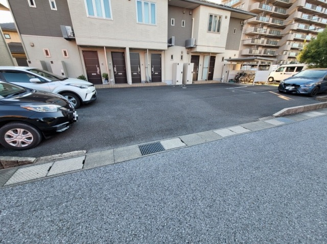 ウナ　カスカータⅠの駐車場