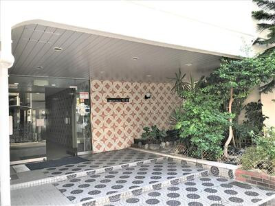 【エントランス】 | コボリマンション堀田　★仲介手数料無料★　井戸田小学校　津賀田中学校 | リノベーション済み。
保証付きマンションです。