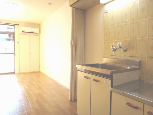 ブライトハウスのキッチン|コンパクトなキッチンで掃除もラクラク