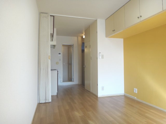 ブライトハウスの洋室|明るい洋室です