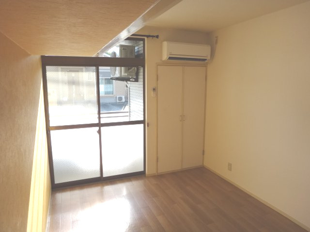 ブライトハウスの洋室|明るい洋室です