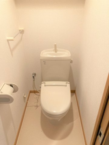 東海市名和町森ノ上の賃貸マンションのトイレ