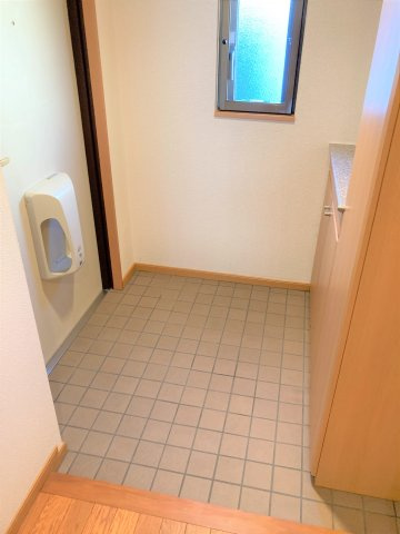 東海市名和町森ノ上の賃貸マンションの玄関