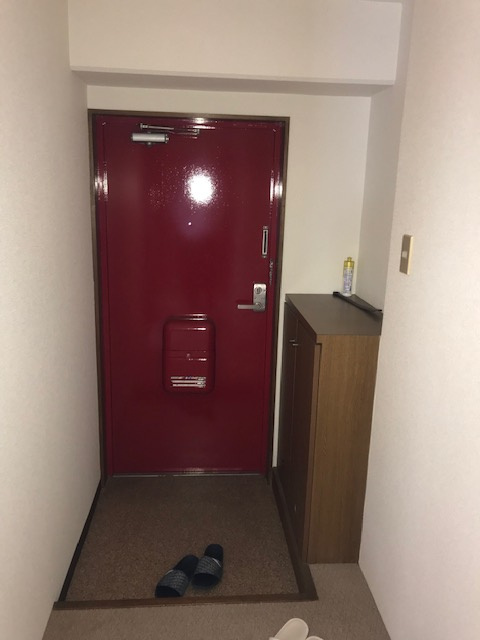 グランドハイツ野崎の玄関