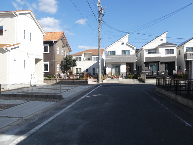 碧南市権現町21-1期新築分譲住宅　3号棟の前面道路含む現地写真|碧南市権現町21-1期新築分譲住宅前面道路東側公道約6ｍ