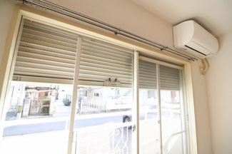 【設備】 | ハイツタツミ | エアコン・防犯シャッター