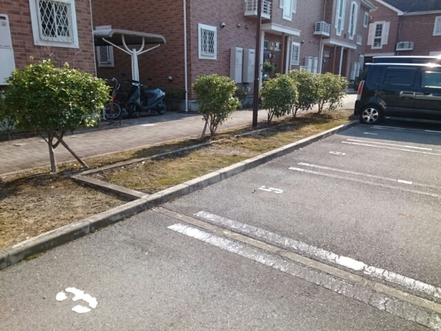 メトロノームA棟の駐車場