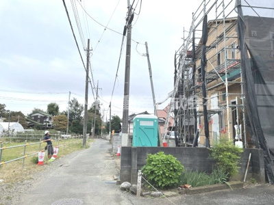 【前面道路含む現地写真】 | 仲介手数料無料　府中市是政１丁目新築戸建て