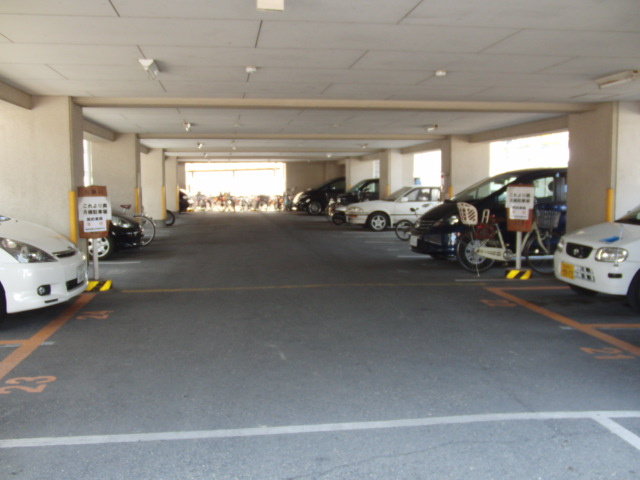 クインテットハイツの駐車場