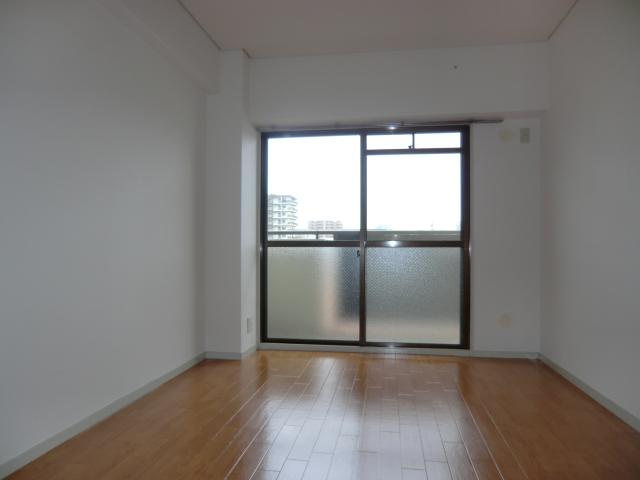 クインテットハイツの洋室