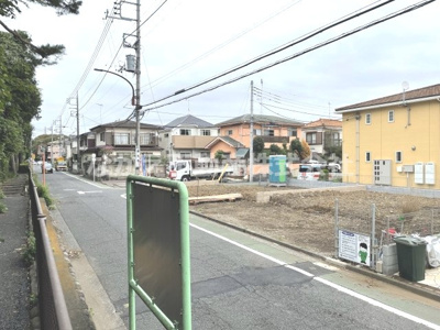 【前面道路含む現地写真】 | 仲介手数料無料　府中市多磨町２丁目新築戸建て２棟　１号棟