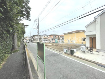 【前面道路含む現地写真】 | 仲介手数料無料　府中市多磨町２丁目新築戸建て２棟　2号棟