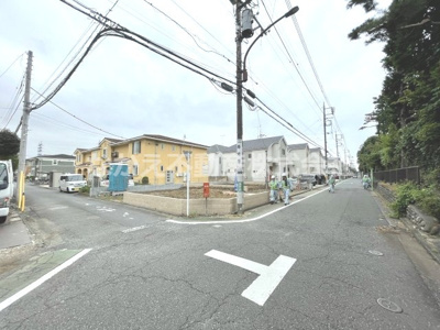 【前面道路含む現地写真】 | 仲介手数料無料　府中市多磨町２丁目新築戸建て２棟　2号棟