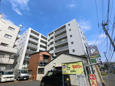 【外観】 | オークフローレ横濱保土ヶ谷 | 総戸数４１戸、２０１１年１２月築、管理人は日勤勤務につき管理体制良好です♪