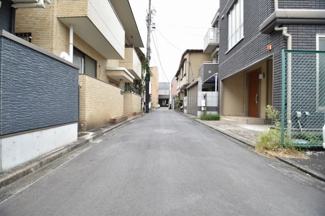 【前面道路含む現地写真】 | 現地見学や資料請求などお気軽にお問合わせ下さい。
周辺環境とあわせて現地ご案内致します。
