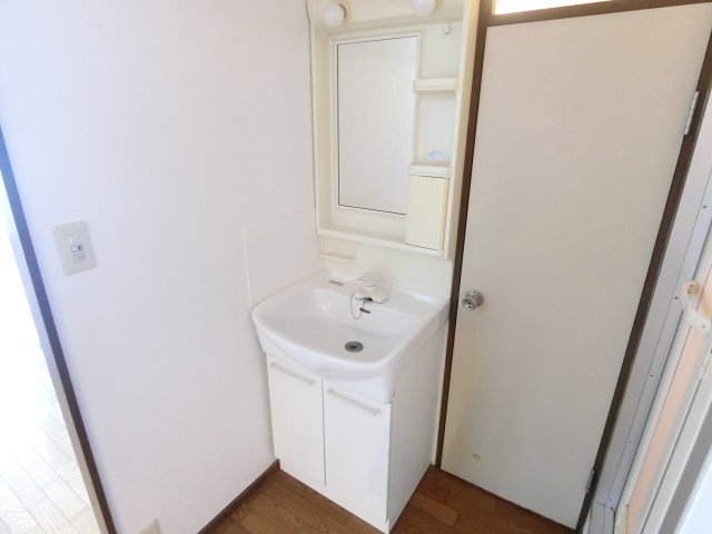 泉ヶ丘コーポラスA棟の独立洗面台