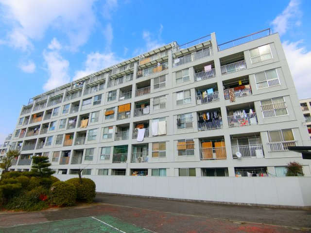 泉ヶ丘コーポラスA棟の外観