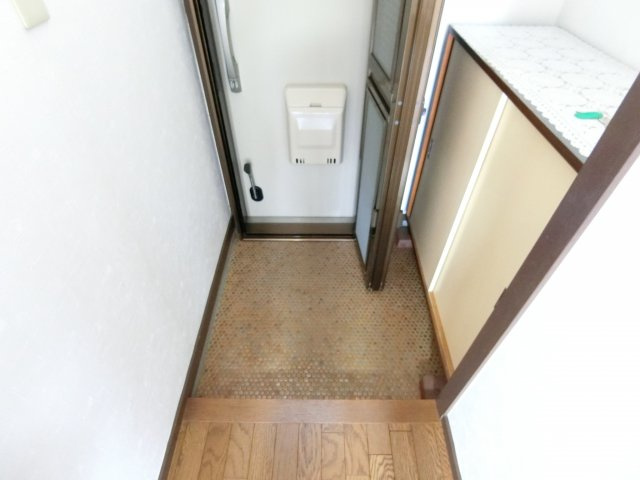 泉ヶ丘コーポラスA棟の玄関