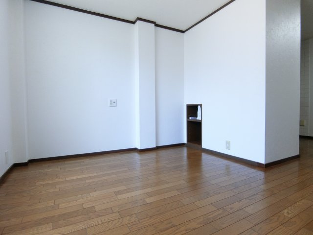 泉ヶ丘コーポラスA棟の居間・リビング