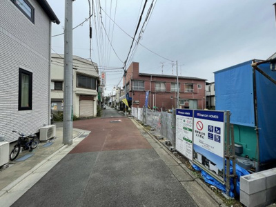 【前面道路含む現地写真】 | 仲介手数料無料　府中市新町１丁目新築戸建て２棟　２号棟