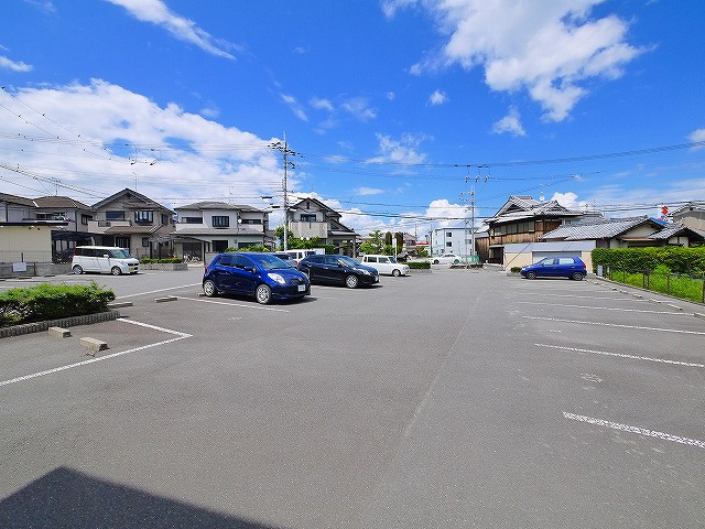ソレーユDの駐車場|車をお持ちの方に嬉しい駐車場付きの物件です