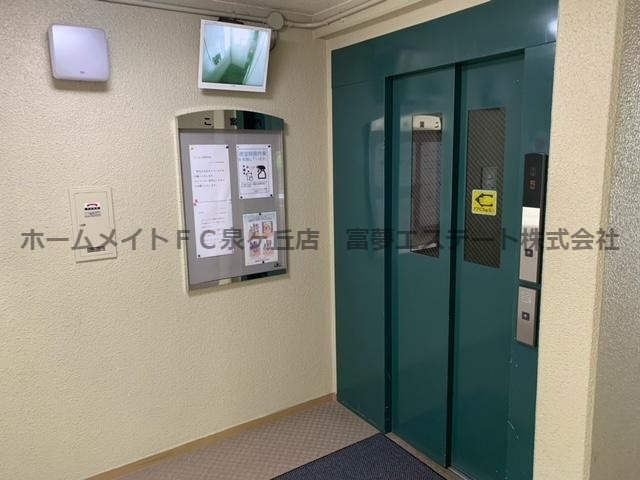 コスモハイツ光明池A棟のロビー
