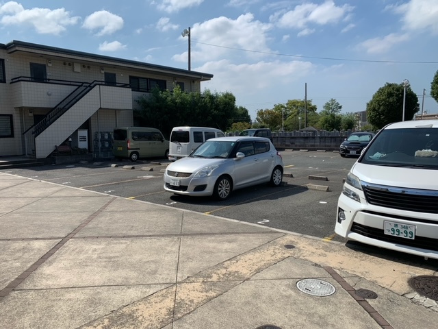 ペアハイツBの駐車場
