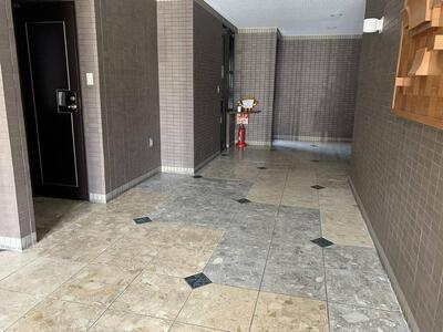 【エントランス】 | ナビシティ堀田　★仲介手数料無料★　堀田小学校　津賀田中学校 | リノベーション済み。
保証付きマンションです。