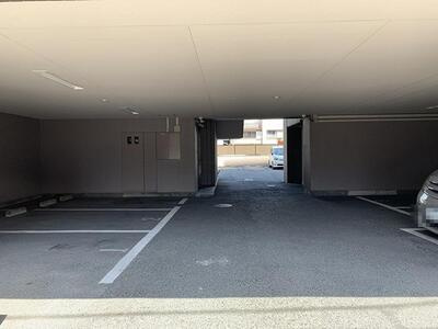 ナビシティ堀田　★仲介手数料無料★　堀田小学校　津賀田中学校の駐車場|リノベーション済み。
保証付きマンションです。